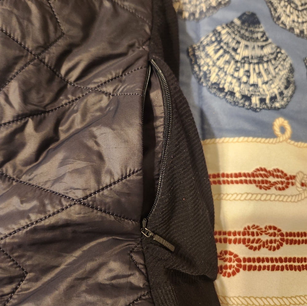 Athleta Women's Black Quilted Vest - Picture 3 of 5